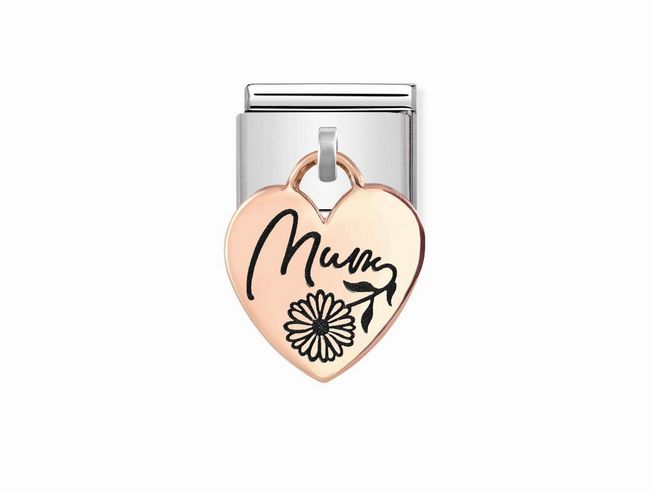 Charm-Anhänger in Roségold 375 mit einer gravierten Herzform, die das Wort Mum und eine Blumengrafik zeigt, befestigt an einem silbernen Clip.
