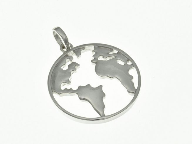 Runder Anhänger aus rhodiniertem Sterlingsilber mit Weltkarte, stilvoll gestaltet und ideal für weltoffene Menschen. Hersteller ist Juwelier Harnisch.