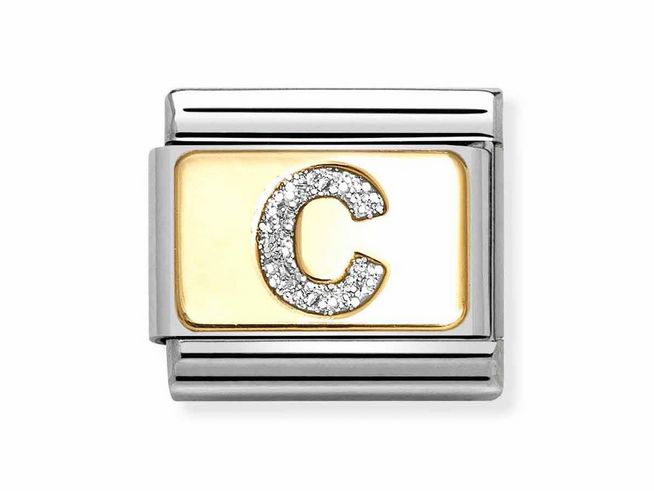 Ein elegantes Charm mit dem Buchstaben C, gefertigt aus Emaille in Silber-Glitzer, umrandet von Gelbgold und Edelstahl. Ideal für individuelle Schmuckstücke von Nomination.