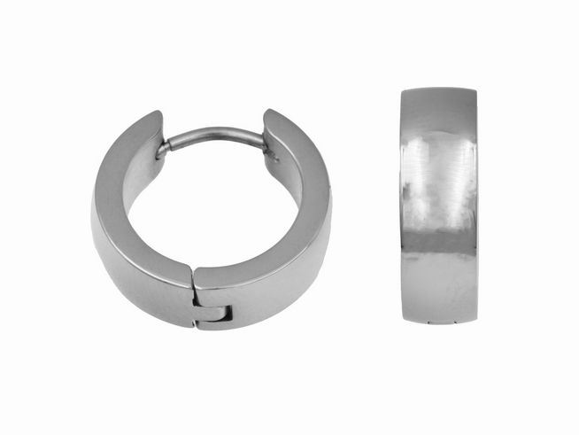 Edelstahl Creolen 1,6 cm poliert 16,2 mm, hergestellt von Juwelier Harnisch, zeigen ein modernes und zeitloses Design mit einer glänzenden Oberfläche und einer eleganten Form.