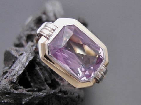 Goldring imposant Gr. 55,5 mit Amethyst aus Gold 585, Hersteller Juwelier Harnisch, bis Gr. 56/18, elegant und auffällig.