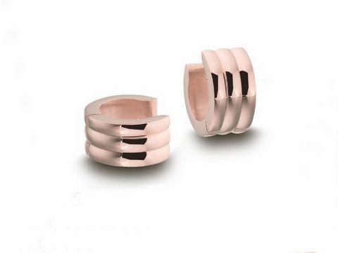 Edelstahl Creolen in Rillenoptik, 1,3 cm Durchmesser, roségoldfarben, 6,8 mm breit, von Juwelier Harnisch, stilvolles Design für jeden Anlass.