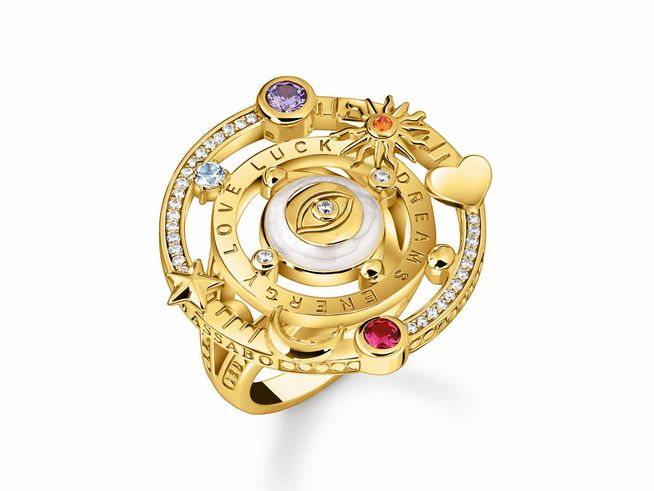 Thomas Sabo Ring TR2445-565-7-56 in Silber vergoldet mit buntem Emaille und Zirkonia. Kosmischer Talisman in Größe 56, dekoriert mit Symbolen für Glück, Liebe und Träume.