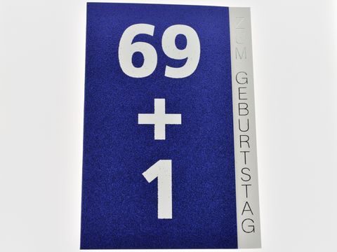 Blaue Geburtstagskarte mit weißen Zahlen 69 und 1 sowie dem Schriftzug Zum Geburtstag, Hersteller Juwelier Harnisch, ideal für eine persönliche Geburtstagsgratulation.