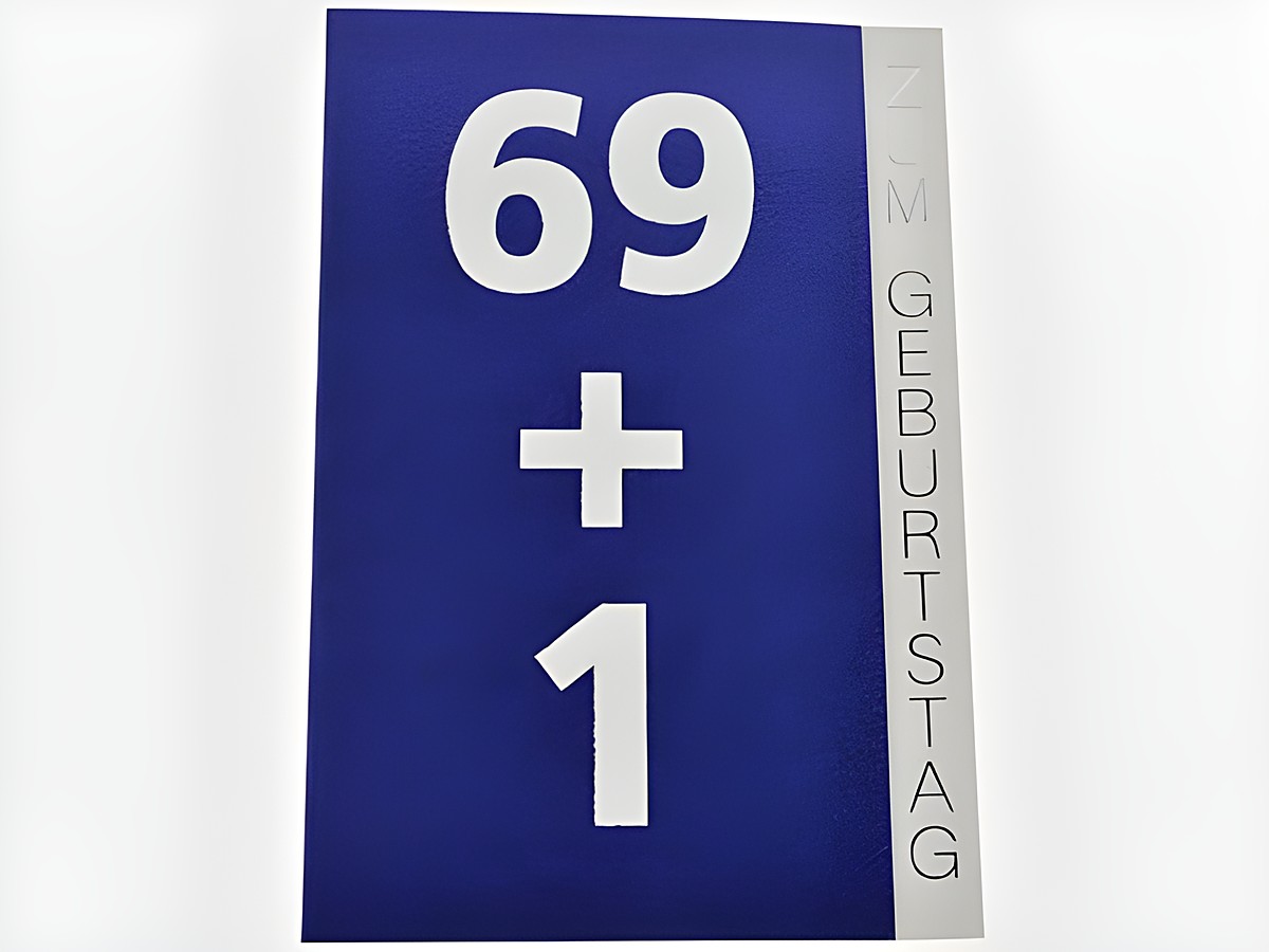 Blaue Geburtstagskarte mit weißen Zahlen 69 und 1 sowie dem Schriftzug Zum Geburtstag, Hersteller Juwelier Harnisch, ideal für eine persönliche Geburtstagsgratulation.