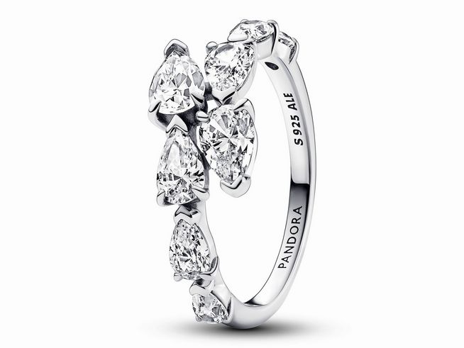 Glitzernder überlappender Band-Ring aus Sterling Silber von Pandora, besetzt mit funkelnden Zirkonia, Größe 58, elegantes Design für stilvolle Akzente.