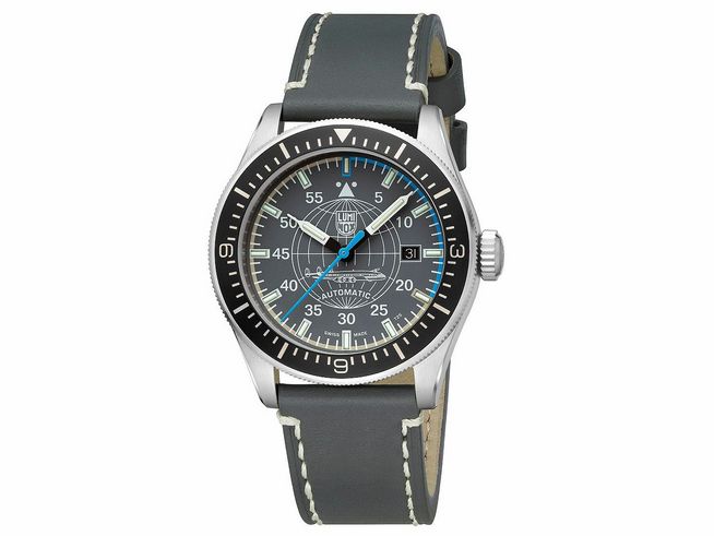 Luminox XA.9602 CONSTELLATION AUTOMATIC 9600 SERIES Uhr mit 42 mm Gehäuse, aus Silber-Edelstahl, dunkelgrauem Zifferblatt und grauem Lederarmband mit heller Naht.