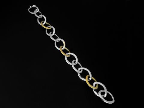 Armband Weitanker aus Silber bicolor mit vergoldeten, mattierten Elementen in einer Länge von 20 cm, Hersteller Juwelier Harnisch, ohne Stein.