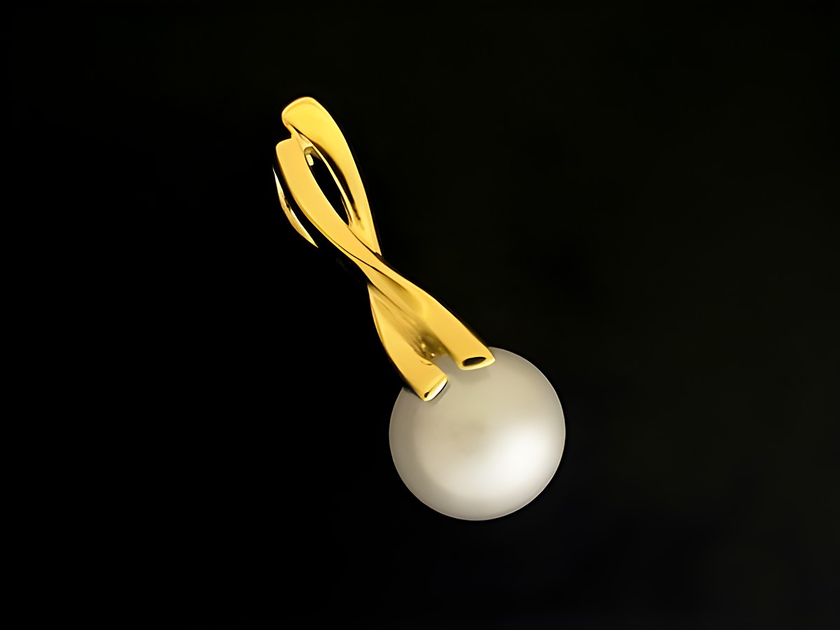 Gold Anhänger verschlungen mit einer Süßwasser Zuchtperle aus 585 Gold, Hersteller Juwelier Harnisch, elegant und zeitlos, ideal als Schmuckstück für besondere Anlässe.