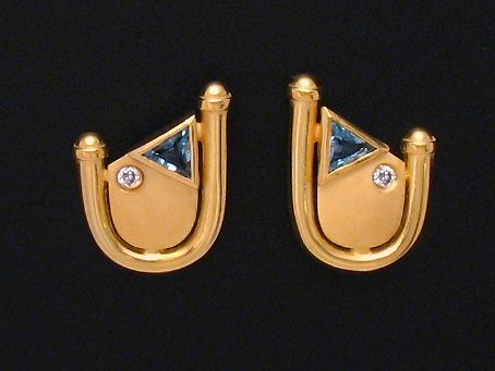 Gold Ohrringe originell aus Gold 585 mit Edeltopas und Zirkonia, Hersteller Juwelier Harnisch, in geschmackvollem Design mit klaren Linien und ansprechendem Farbenspiel.
