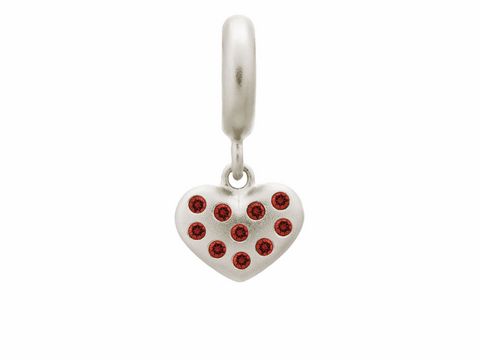 Silber charm mit Herz-Design, besetzt mit roten Steinchen, Hersteller Endless, Modell Garnet Million Hearts, ideal für persönliche Schmuckstücke.