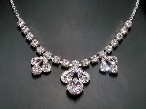 Strass Kette in noblem Design aus Strassschmuck mit Sterling Silber von Juwelier Harnisch, Länge 38-45 cm, silberfarbene Akzente und funkelnde Steine, ideal für elegante Anlässe.