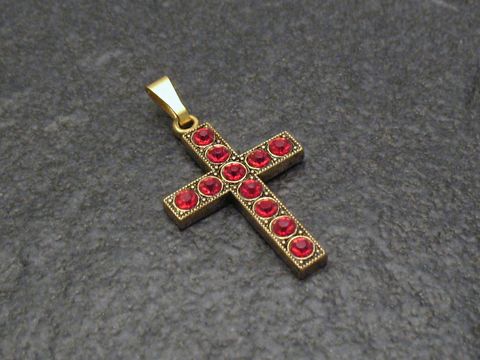 Roter Strass Anhänger im sexy City Look in Form eines Kreuzes, Hersteller Juwelier Harnisch, verziert mit funkelnden roten Strasssteinen, ideal für modische Akzente.
