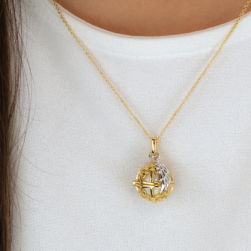 Engelsrufer 45 cm Kette mit Flügel & Klangkugel Anhänger - Gelbgold vergoldet auf Silber Perlmutt - Weiß Gr. XS – Ansicht 3