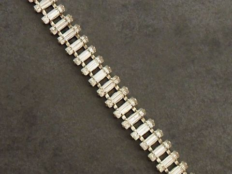 Strass Armband fein weiß 18,5 cm silberfarben von Juwelier Harnisch, geschmackvolles Design mit funkelnden Strasssteinen, ideal für elegante Anlässe.