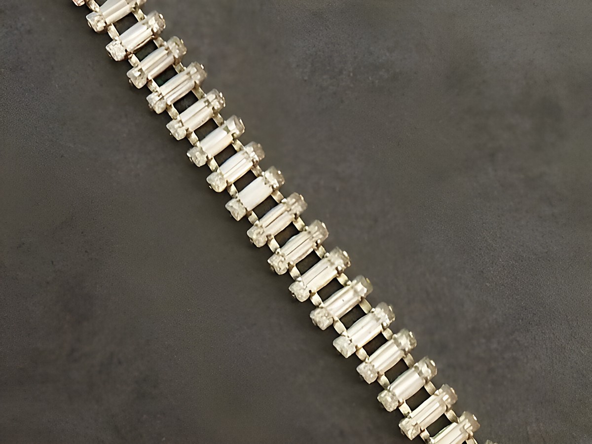 Strass Armband fein weiß 18,5 cm silberfarben von Juwelier Harnisch, geschmackvolles Design mit funkelnden Strasssteinen, ideal für elegante Anlässe.