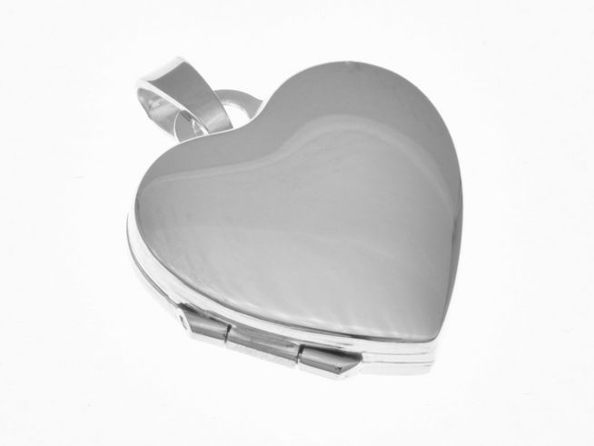 Medaillon in Herzform aus teilmattiertem Sterling Silber, romantisch gestaltet, Hersteller Juwelier Harnisch, ideal als persönliches Schmuckstück oder Geschenk.