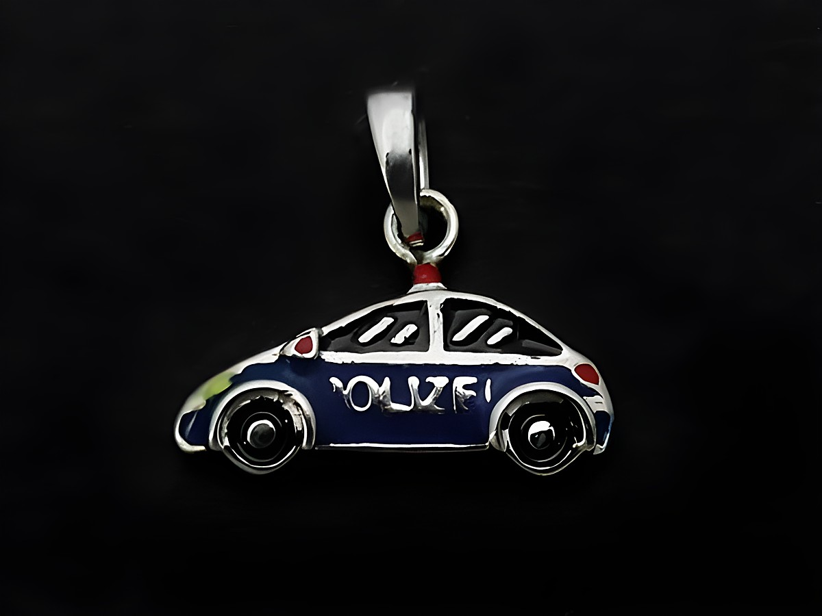 Silberne charmante Anhänger in Form eines Polizeiautos, lackiert in blau, schwarz und rot, Hersteller Juwelier Harnisch, ideal für Kinder.