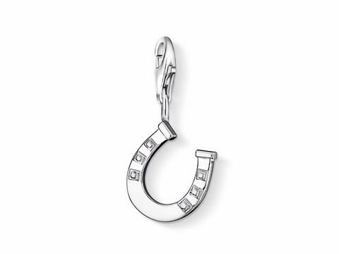 Charm Anhänger in Form eines Hufeisens aus Silber von Thomas Sabo, Artikelnummer 0787-001-12, als eleganter Glücksbringer designt, ideal für individuelle Schmuckstücke.