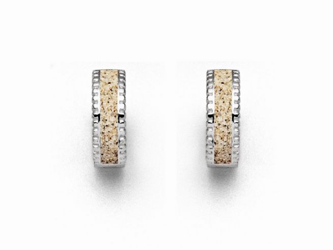DUR Ohrringe Strandzauber O4959 aus Sterling Silber, elegant mit einem goldenen Sandband in der Mitte, zeigen eine harmonische Verbindung von Stil und Natur. Ideal für jeden Anlass.