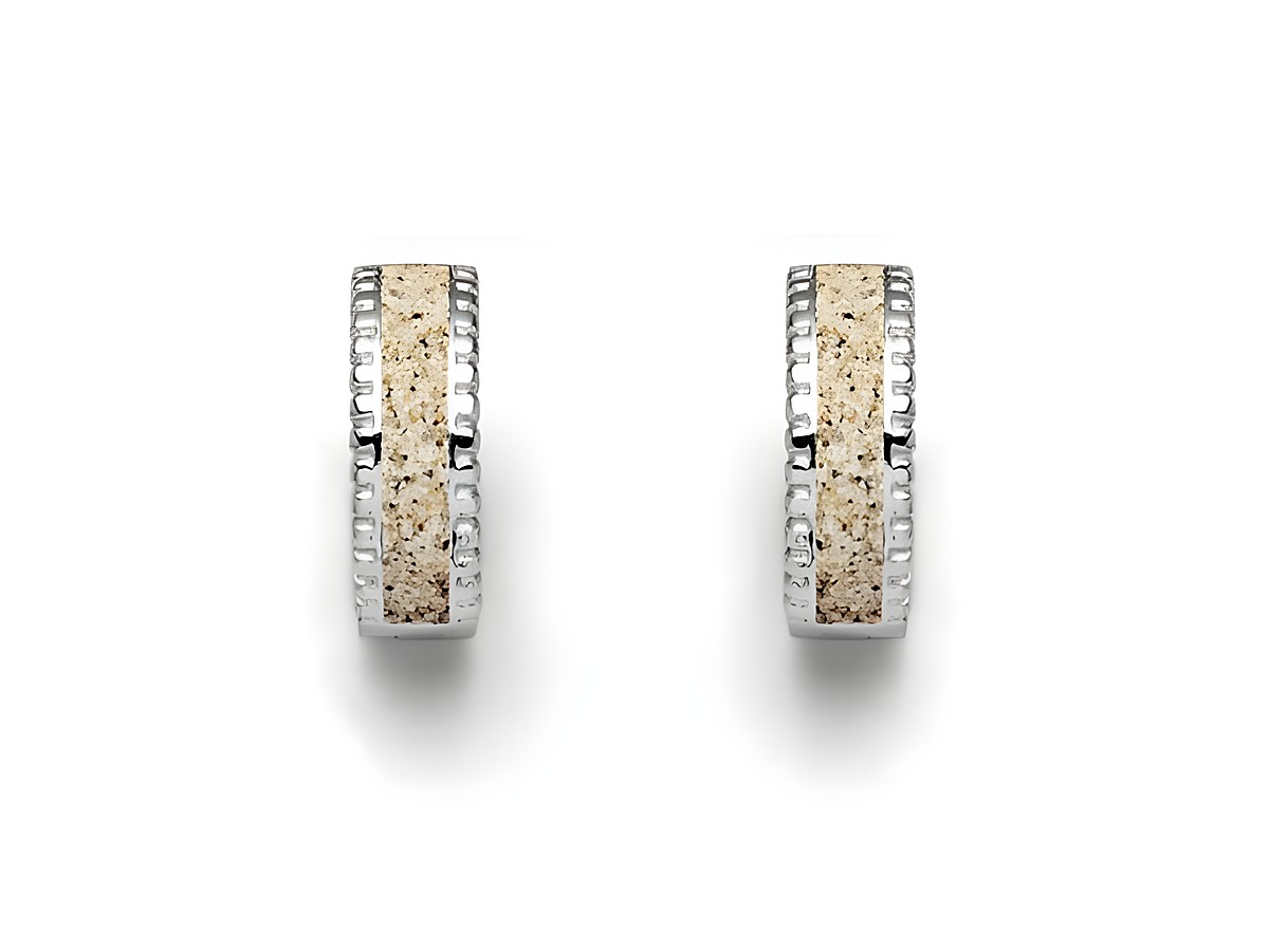 DUR Ohrringe Strandzauber O4959 aus Sterling Silber, elegant mit einem goldenen Sandband in der Mitte, zeigen eine harmonische Verbindung von Stil und Natur. Ideal für jeden Anlass.