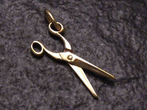 Gold Anhänger in Form einer beweglichen Schere, aus Gold 333, neu, vom Hersteller Juwelier Harnisch, ideales Schmuckstück für Friseure oder Anhängerliebhaber.