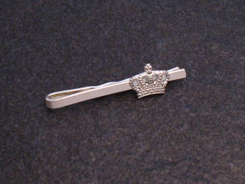 61222-0 Krawattenklammer in echtem Silber mit einem königlichen Kronen-Motiv, elegant und stilvoll, hergestellt von Juwelier Harnisch, ideal für besondere Anlässe.