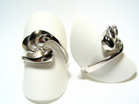 Silber Ring rhodiniert - gewölbt & rundlich - verstellbar, Hersteller: Juwelier Harnisch, ohne Stein, elegant geformt und glänzender Oberfläche, ideal als modisches Accessoire.