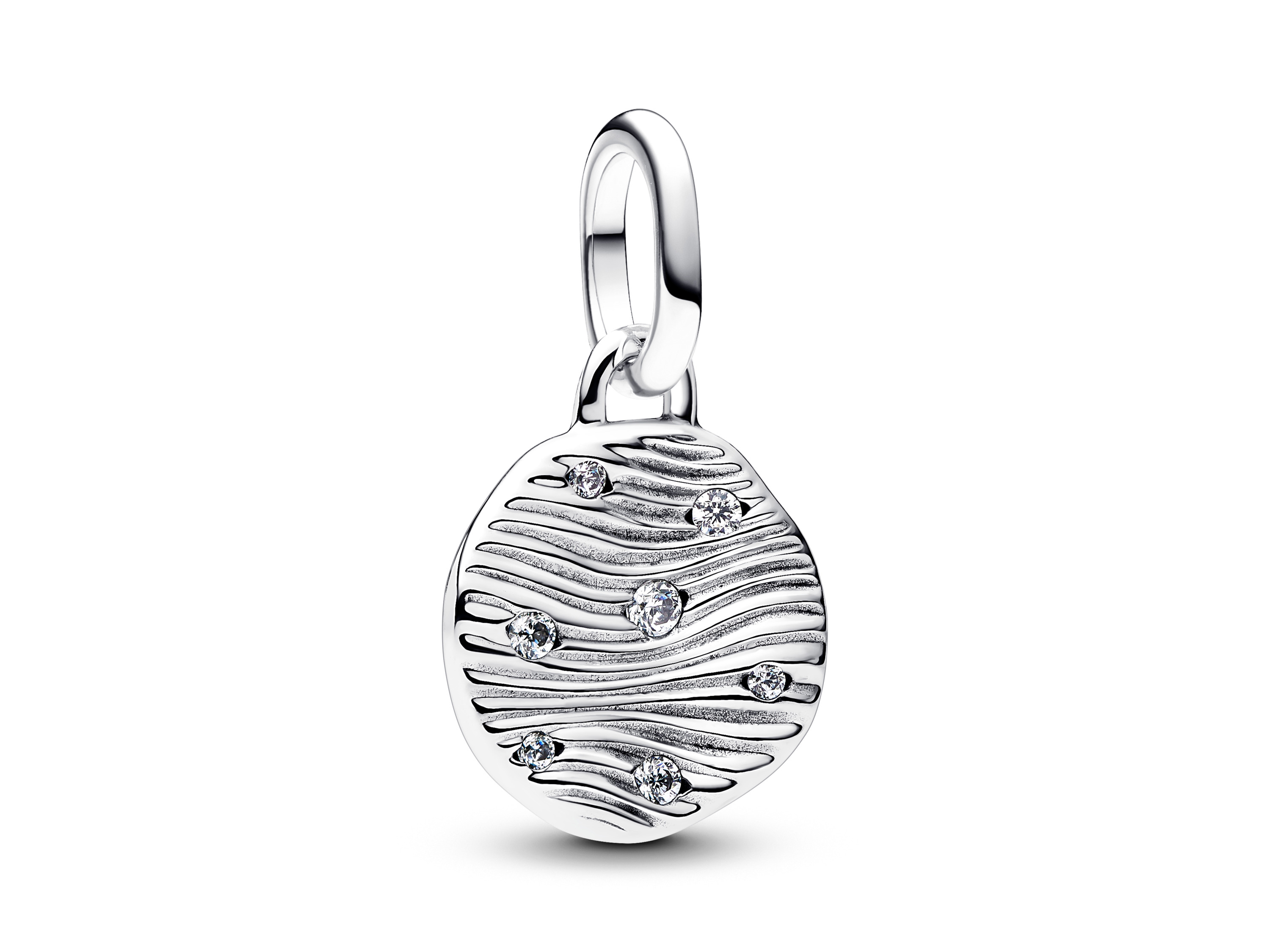 Kleiner Mini Charm aus Sterling Silber mit gewellter Struktur und funkelnden Steinen, ideal zur Ergänzung von Schmuckkollektionen, Hersteller Pandora, Neuheiten.