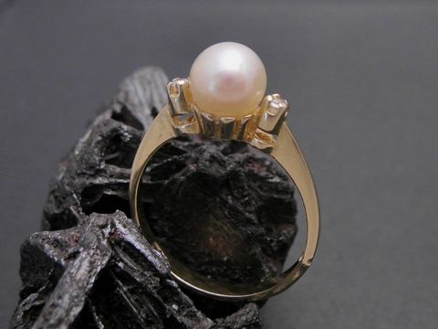 Gold Perlen Ring attraktiv Größe 56 mit 7,4 mm Zuchtperle und Zirkonia aus Gold 333, Hersteller Juwelier Harnisch, bis Größe 56/18.