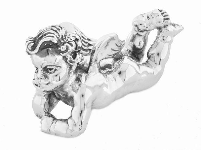 Bezaubernde Engel Figur aus Silber 925 von Juwelier Harnisch, detailreich gestaltet, die himmlische Präsenz verleiht jedem Raum eine besondere Note. Echtsilber Figuren für Sammler und Liebhaber.