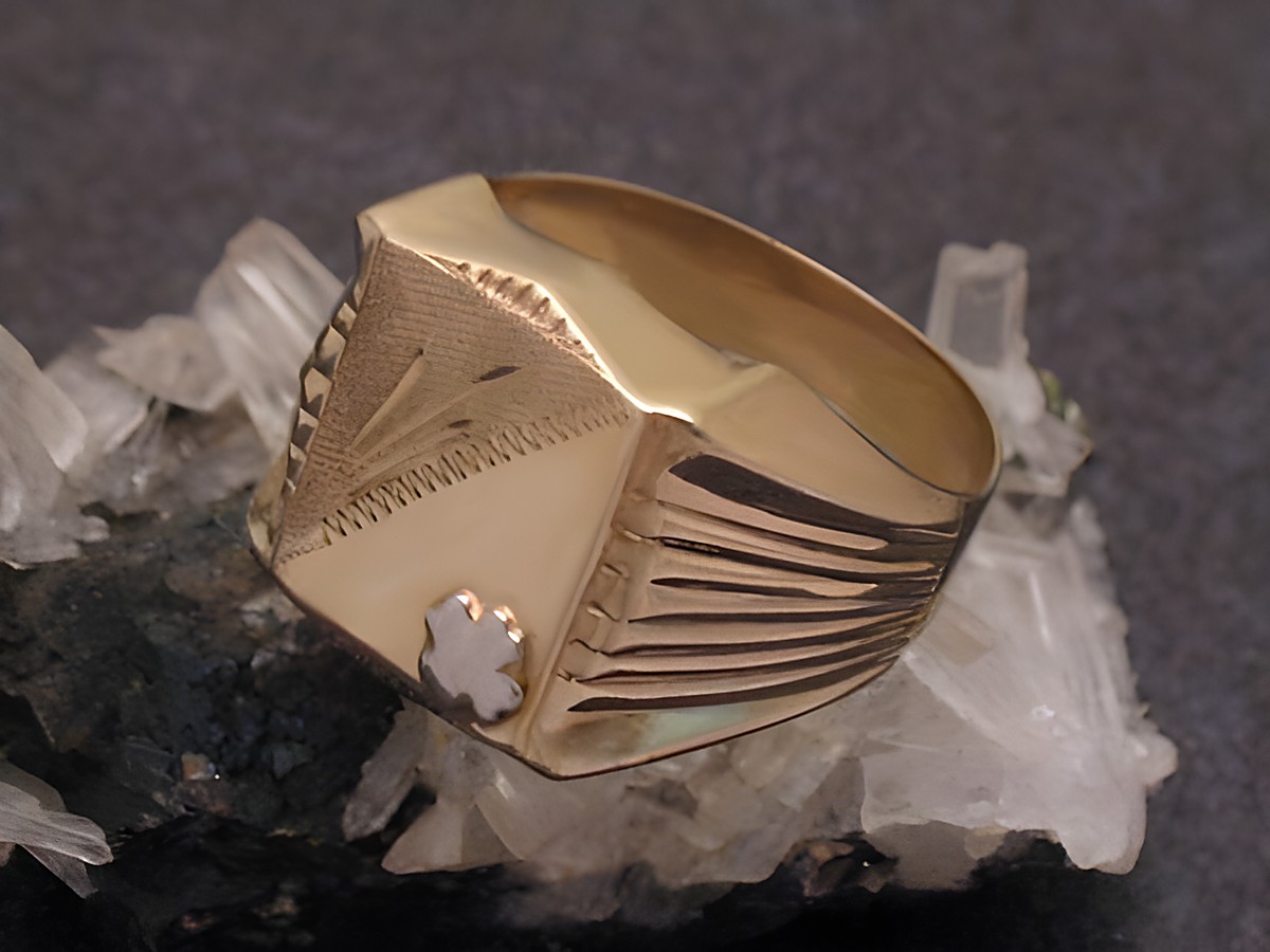 Goldring Glück Kleeblatt Gold 333 bicolor Größe 60,5 vom Hersteller Juwelier Harnisch, elegant und detailreich gestaltet, ideal als Schmuckstück für besondere Anlässe.