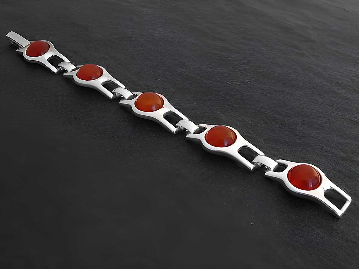 Silberarmband extravagant 19 cm Design mit Karneolsteinen, Hersteller Juwelier Harnisch, schlichte Eleganz und besonderen Steinbesatz. Ideal für stilvolle Akzente.