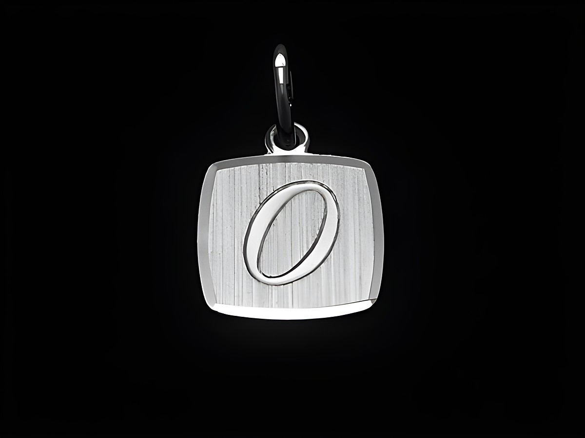 Buchstabe O Anhänger aus rhodiniertem und mattiertem Sterling Silber, Hersteller Juwelier Harnisch, bietet ein modernes Design mit dezentem Charakter.