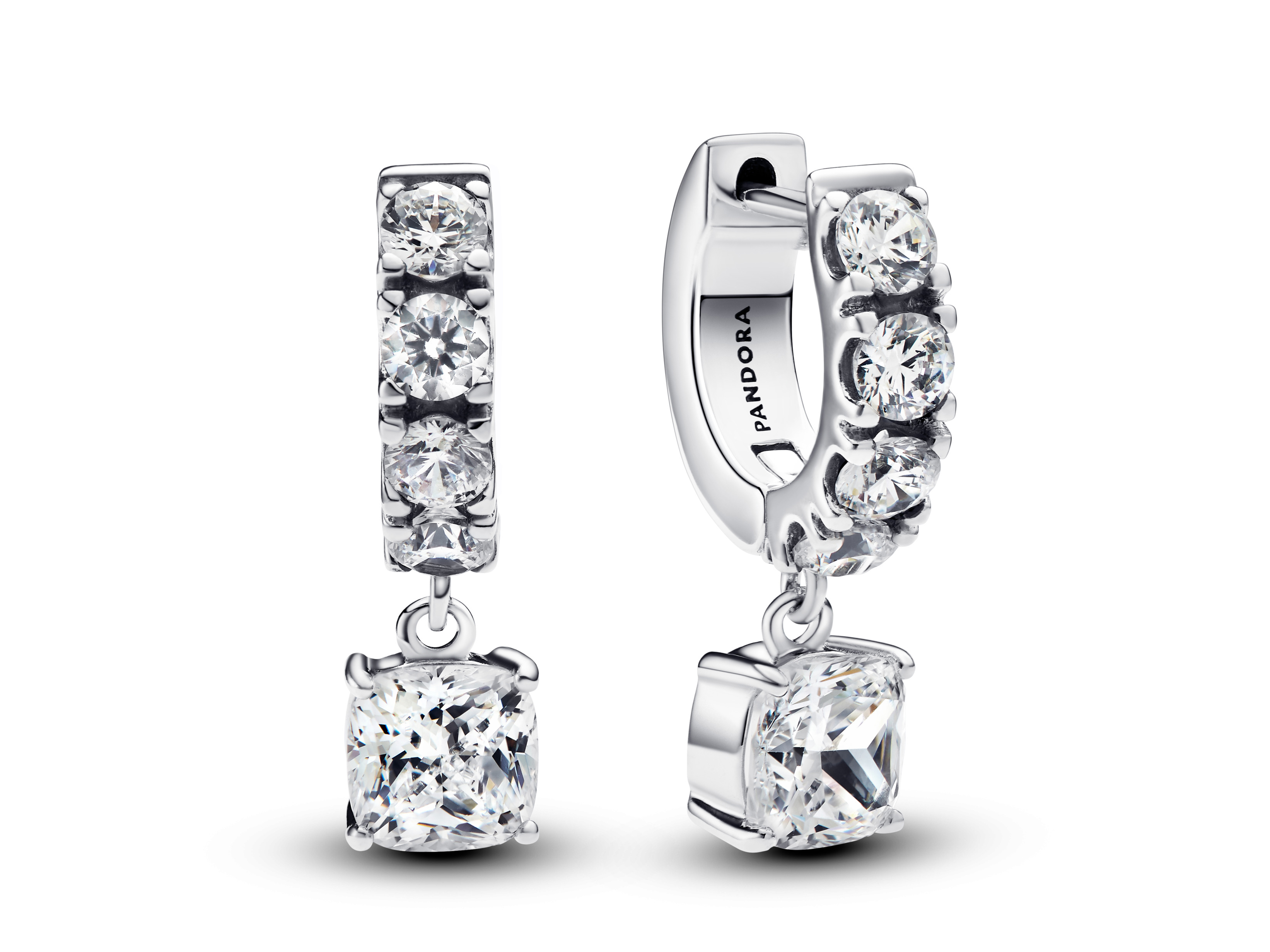 Pandora Sterlingsilber-Ohrringe mit klarem Zirkonia, das Design zeigt einen eleganten Hänger mit funkelnden Zirkonia-Steinen, ideal für besondere Anlässe und alltäglichen Glamour.