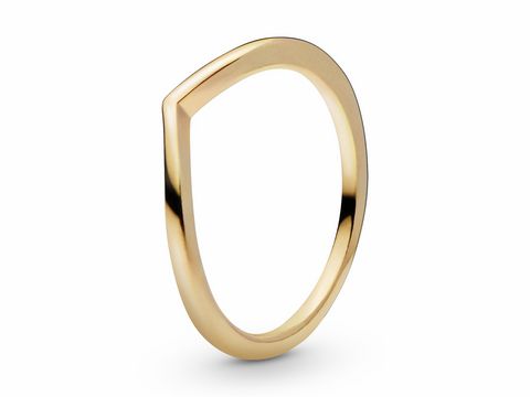 Ein eleganter Pandora Ring in Goldfarbe, Modell 168742C00-58, Größe 58/18,5, mit geschwungenem Design und glatter Oberfläche, ideal für jeden Anlass.