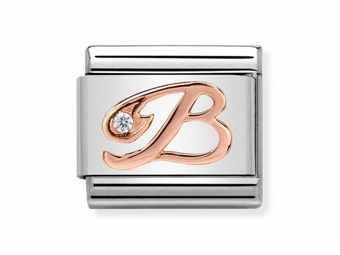 Die Nomination 430310 02 Buchstabe Composable Classic B zeigt einen silbernen Steckbrief mit einem roségoldenen B und einem funkelnden Stein. Ideal für individuelles Schmuckdesign.