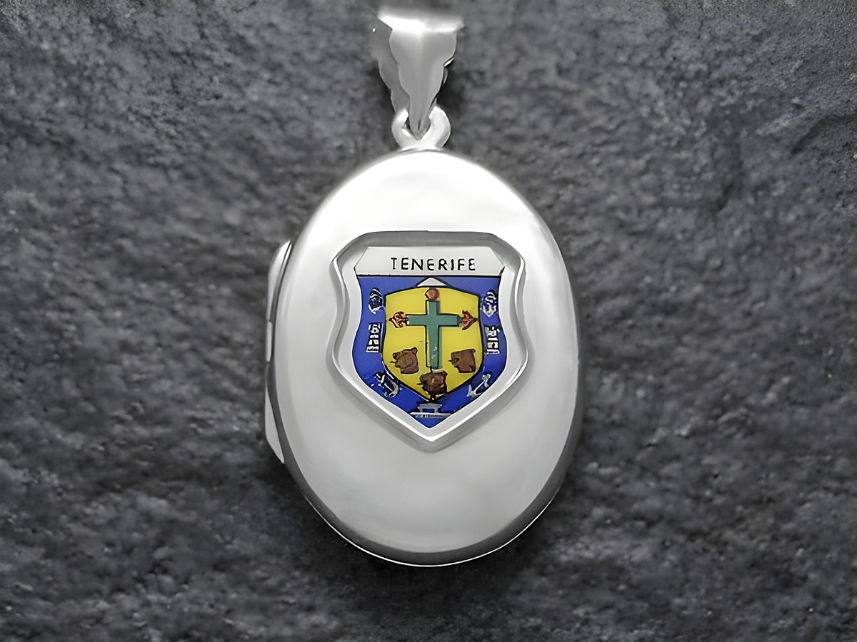Silbernes Medaillon mit dem Wappen der Insel Teneriffa in Spanien, hergestellt vom Juwelier Harnisch, zeigt die detailreiche Darstellung des Wappens auf einem eleganten ovalen Hintergrund.