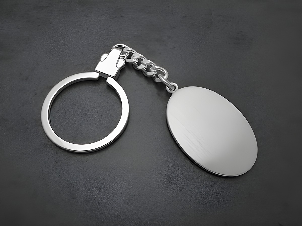 Schlüsselanhänger mit gravierbarer Platte aus mattiertem Sterling Silber von Juwelier Harnisch, ideale Geschenkidee aus echtem Silber.