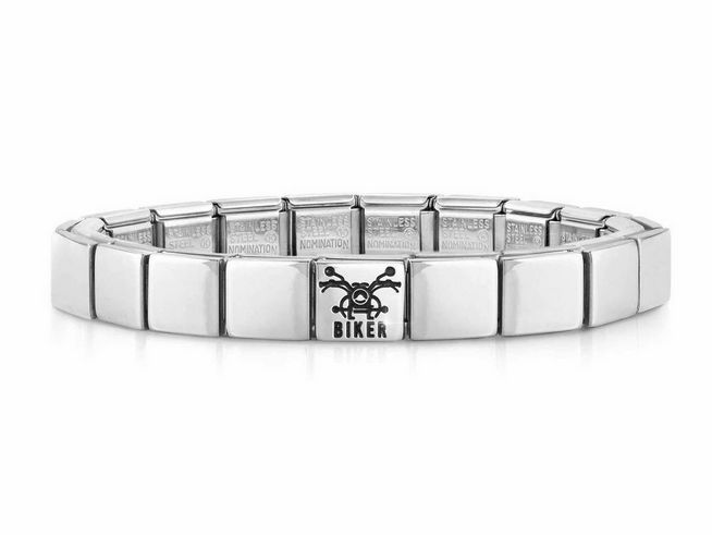 423910141-0 Ein hochwertiges Edelstahlarmband von Nomination in Biker-Design mit einem auffälligen Totenkopf-Motiv, ideal für modebewusste Biker und Accessoire-Liebhaber.