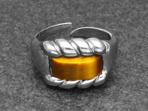 Silberring mit verstellbarer Größe und Tigeraugenstein, kunstvoll gestaltet, Hersteller Juwelier Harnisch, rhodiniertes Finish, ansprechendes und einzigartiges Design.