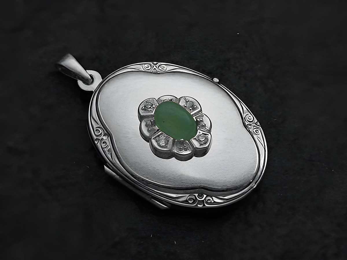 Aventurin grün Medaillon Cabochon in Sterling Silber mit Zirkonia-Einfassung, Hersteller Juwelier Harnisch, elegantes Design für stilvolle Akzente.