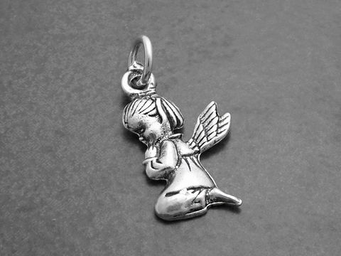Engel betend 925 Sterling Silber Anhänger von Juwelier Harnisch, filigran gearbeitet, zeigt einen knienden Engel mit Flügeln und gefalteten Händen. Ideal als Schmuckstück oder Geschenk.