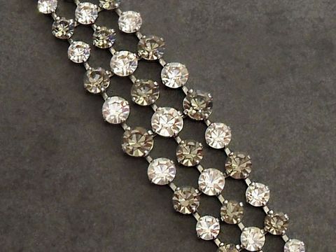 Strass Armband anmutig in grau-weiß, 17,5 cm, silberfarben, vom Hersteller Juwelier Harnisch, perfekt für elegante Anlässe mit funkelnden Strasssteinen.