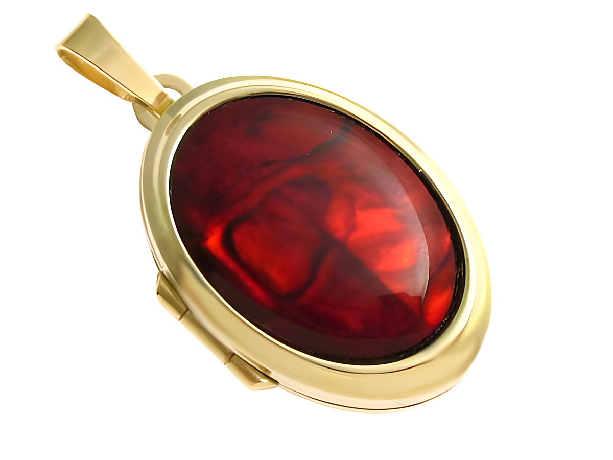 Perlmutt Cabochon in ovaler Form mit goldfarbenem Rahmen aus 750er Gold, Hersteller Juwelier Harnisch, strahlend rote Farbnuancen. Ideal als elegantes Medaillon.