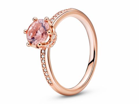 Eleganter Pandora Ring aus Silber und Roségold mit einer rosa funkelnden Krone und zarten Steinbesätzen, Größe 60/19, Modell 188289C01-60.