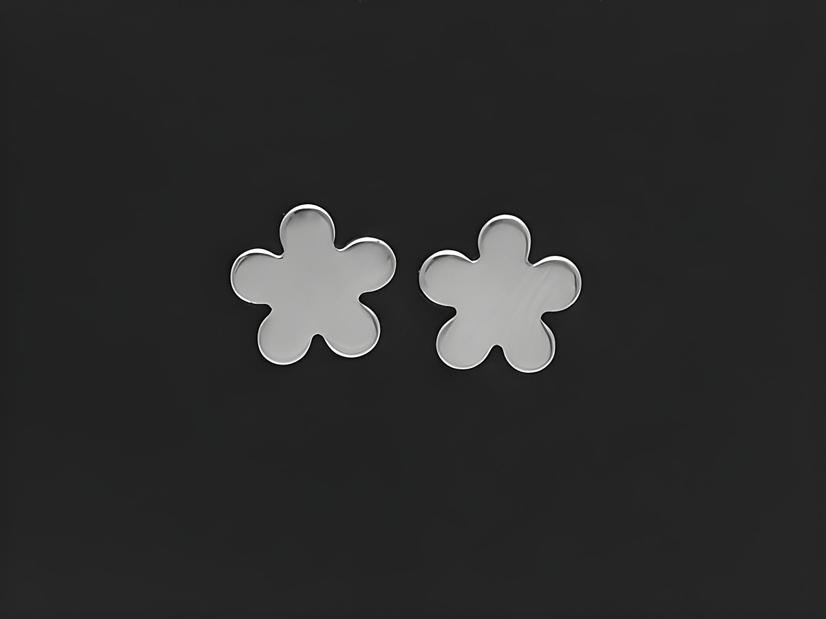 Edelstahl Ohrringe in Blumenform als Ohrstecker, schlichtes Design von Juwelier Harnisch, ideal für jeden Anlass, hochwertiger Edelstahl, langlebig und rostfrei.