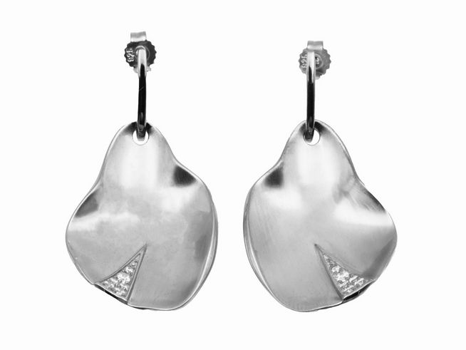 Ohrhänger Blatt aus 925 Sterling Silber teilmattiert mit Zirkonia, gefertigt von Juwelier Harnisch, elegante Ohrhänger mit ansprechendem Stein.