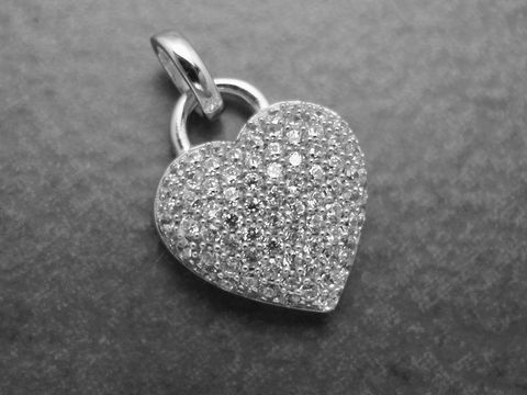 Herzanhänger aus rhodiniertem Sterling Silber mit funkelndem Zirkonia-Bedazzling, hergestellt von Juwelier Harnisch, Perlen und Steine, ideal als Geschenk der Liebe.