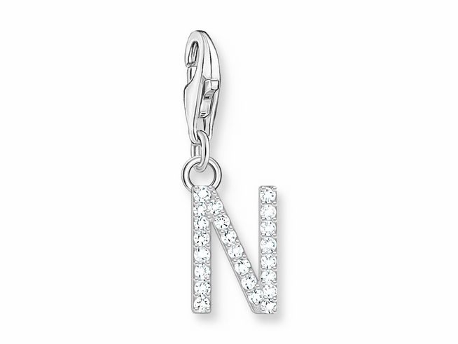 Silberner Charm-Anhänger in Form des Buchstabens N, besetzt mit funkelndem Zirkonia in Weiß, gefertigt von Thomas Sabo. Ideal zur individuellen Gestaltung von Schmuck.